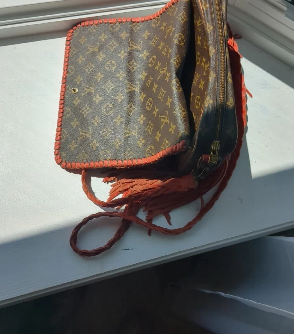 Louis Vuitton monogram lv